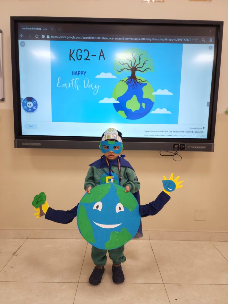 Dickinson kids celebrate Earth Day with 'Trashion Show' and recycled art |  Local News | The Daily News